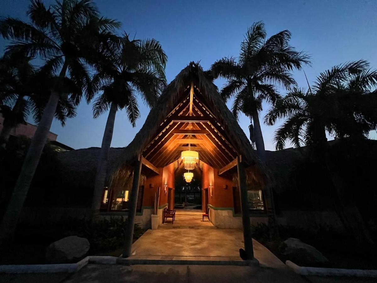 Sunset Boutique Suites 4*