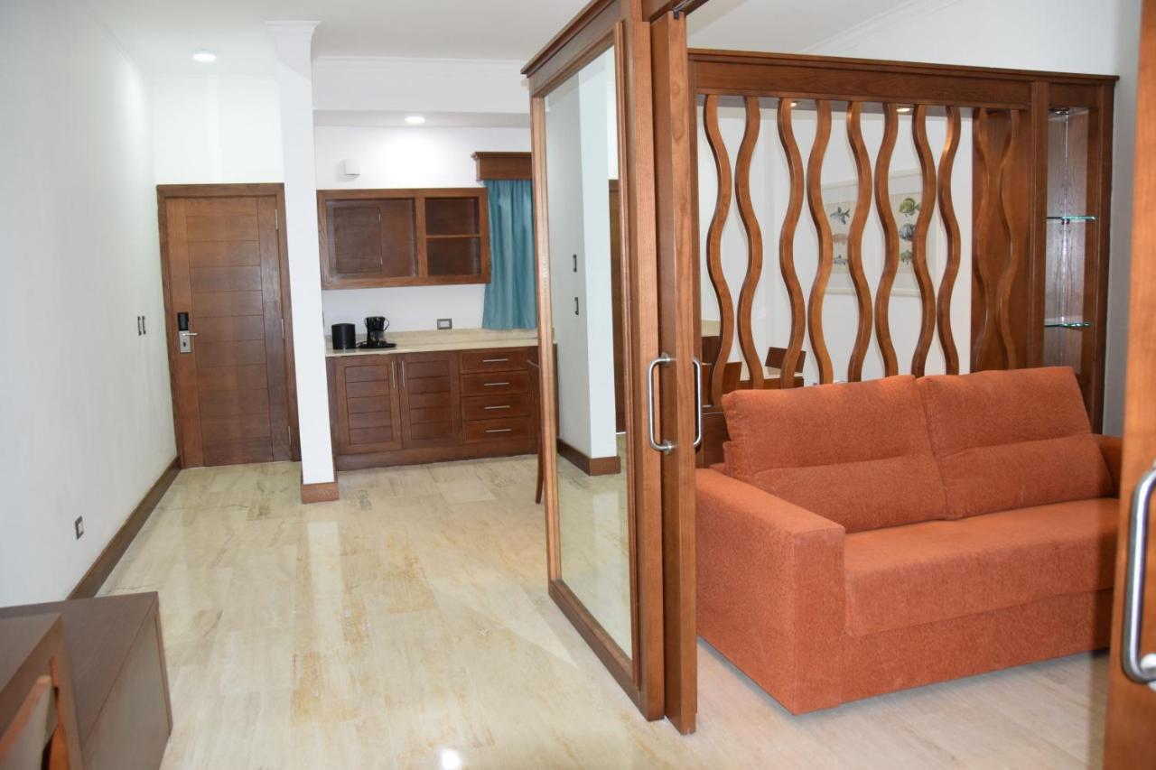 Sunset Boutique Suites 4*